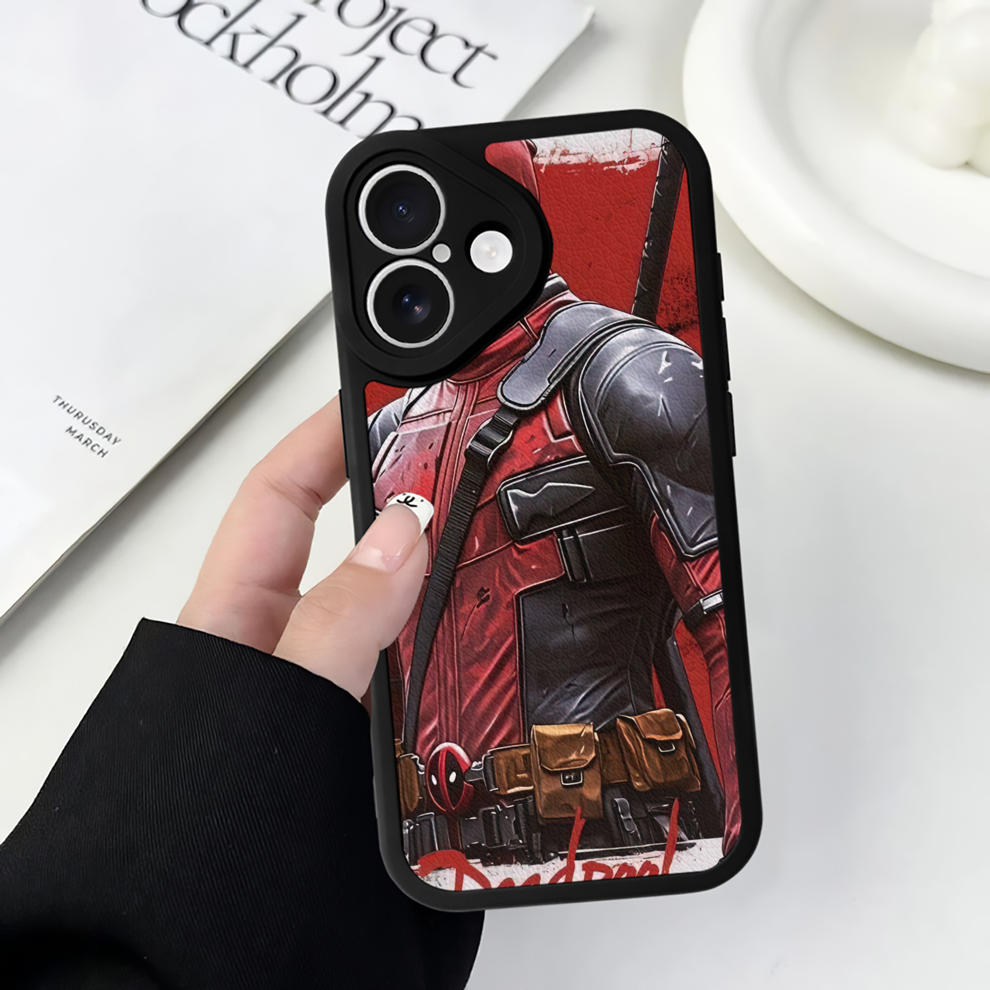 （画像用） Deadpool デッドプール 【iPhone 16シリーズ対応】シリコンスマホケース（レザー調） 材質：シリコン